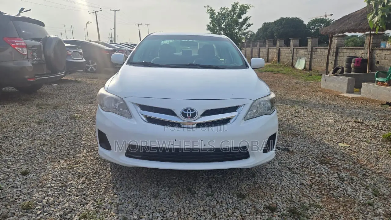 Toyota Corolla LE 4dr Sedan (1.8L 4cyl 4A) 2011 White