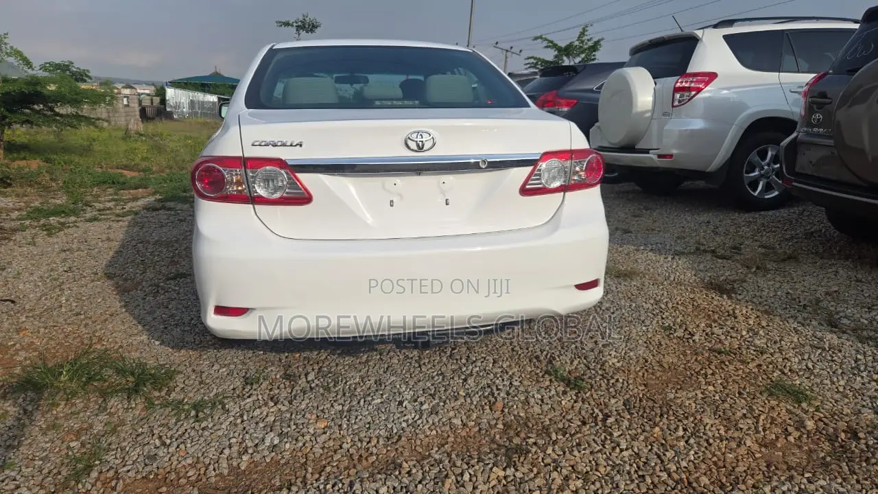 Toyota Corolla LE 4dr Sedan (1.8L 4cyl 4A) 2011 White
