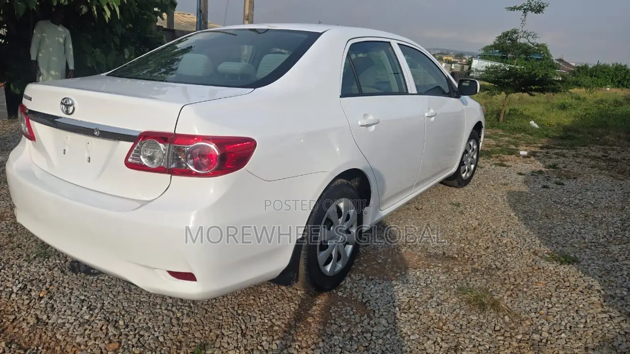 Toyota Corolla LE 4dr Sedan (1.8L 4cyl 4A) 2011 White