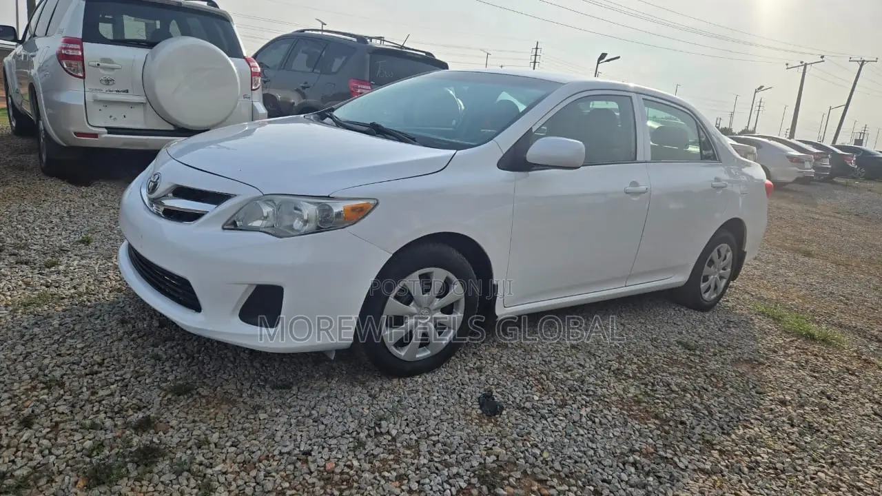 Toyota Corolla LE 4dr Sedan (1.8L 4cyl 4A) 2011 White