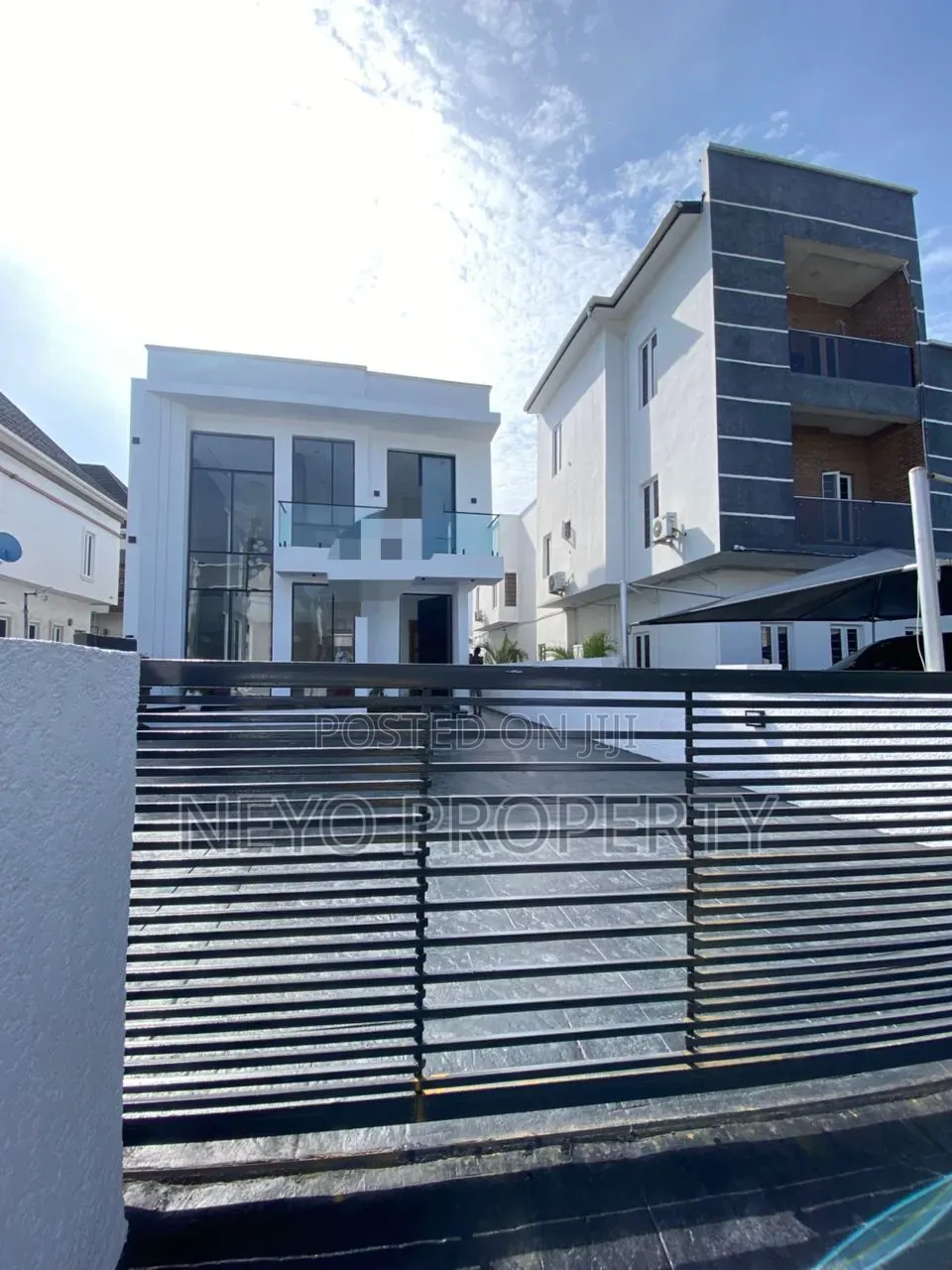 Furnished 5bdrm Duplex in Lekki County, Ikota for sale