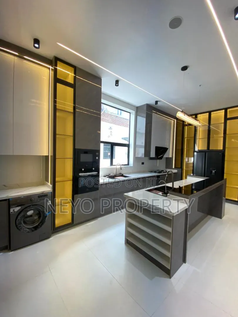 Furnished 5bdrm Duplex in Lekki County, Ikota for sale