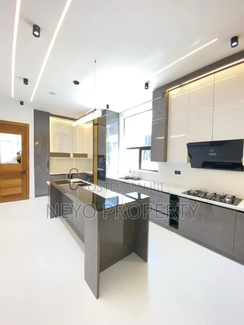 Furnished 5bdrm Duplex in Lekki County, Ikota for sale