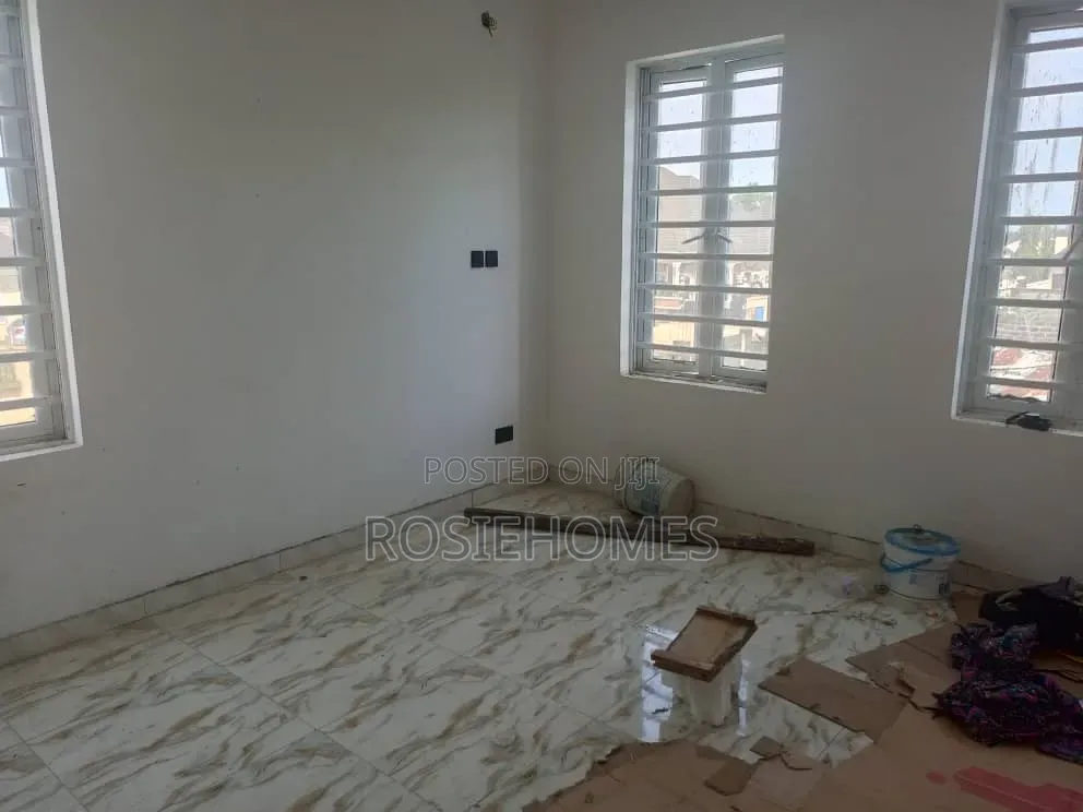 2bdrm Block of Flats in Ogunfayo, Lakowe for rent