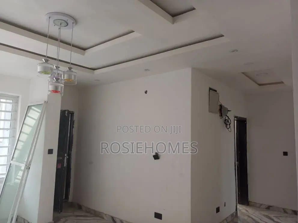 2bdrm Block of Flats in Ogunfayo, Lakowe for rent