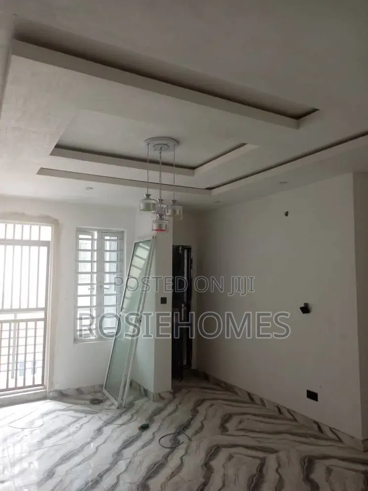 2bdrm Block of Flats in Ogunfayo, Lakowe for rent
