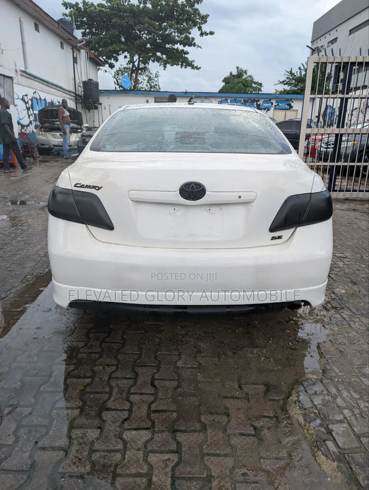 Toyota Camry 2.4 SE Automatic 2008 White