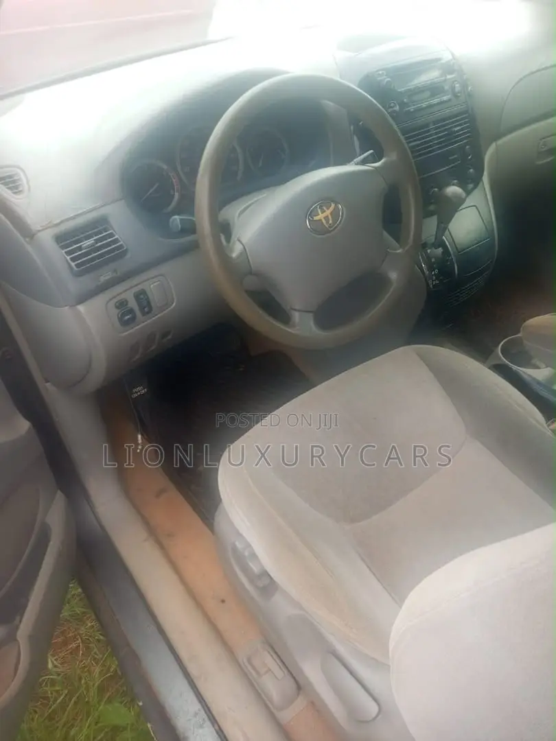 Toyota Sienna 2005 Black