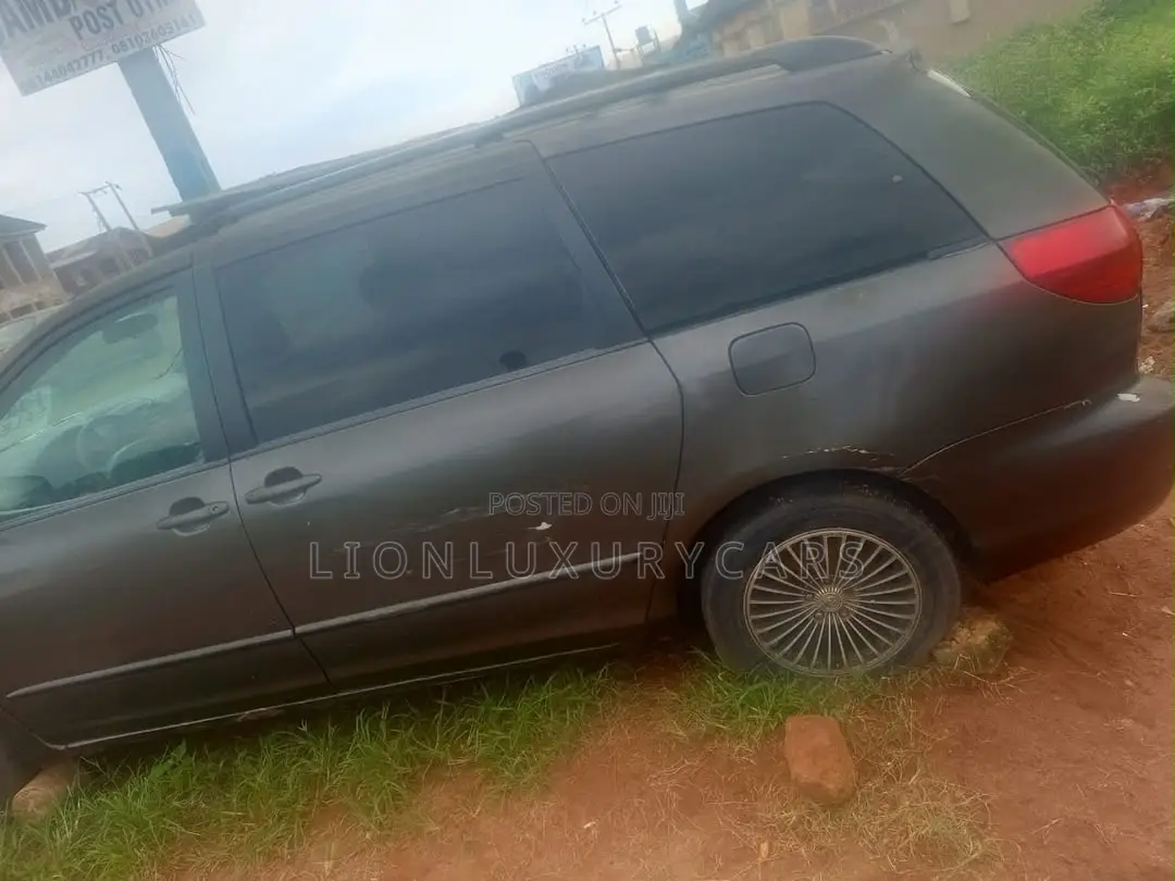 Toyota Sienna 2005 Black