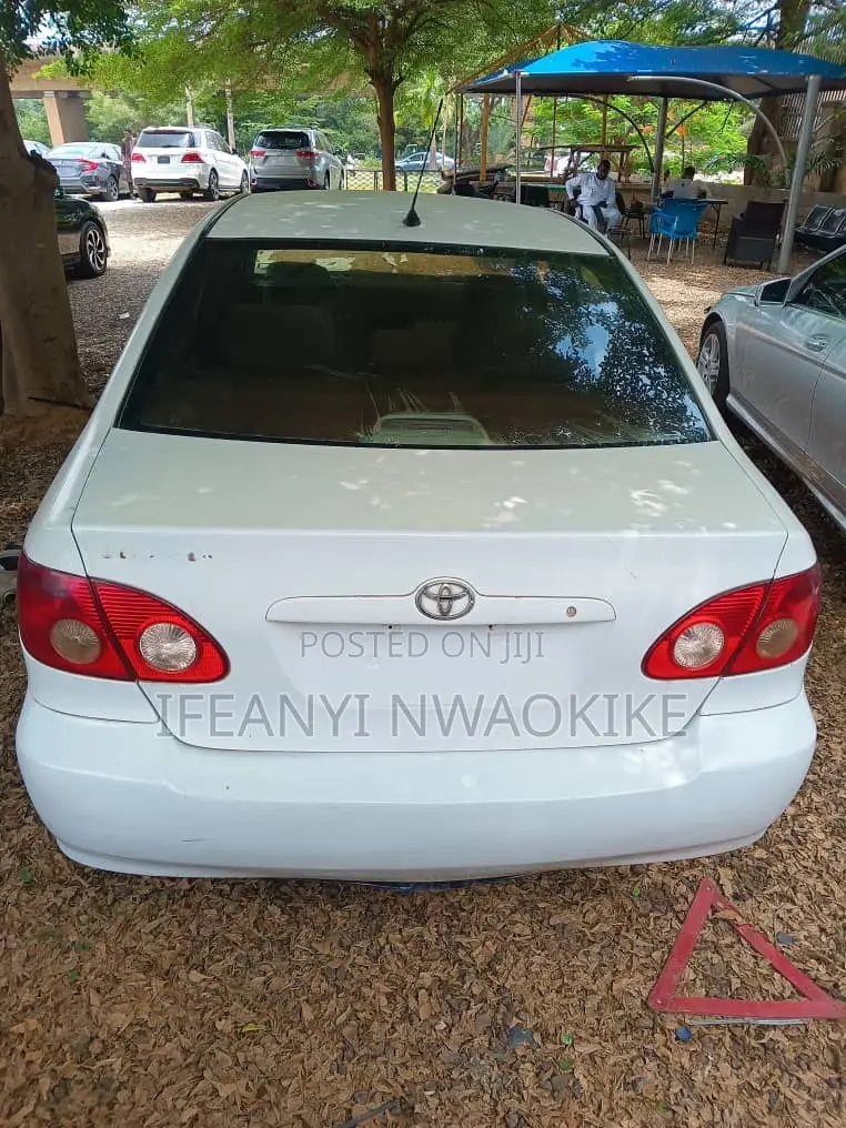 Toyota Corolla LE 2005 White