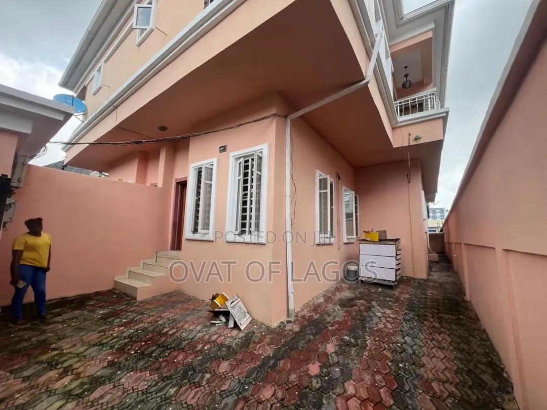 4bdrm Duplex in Ikota for sale
