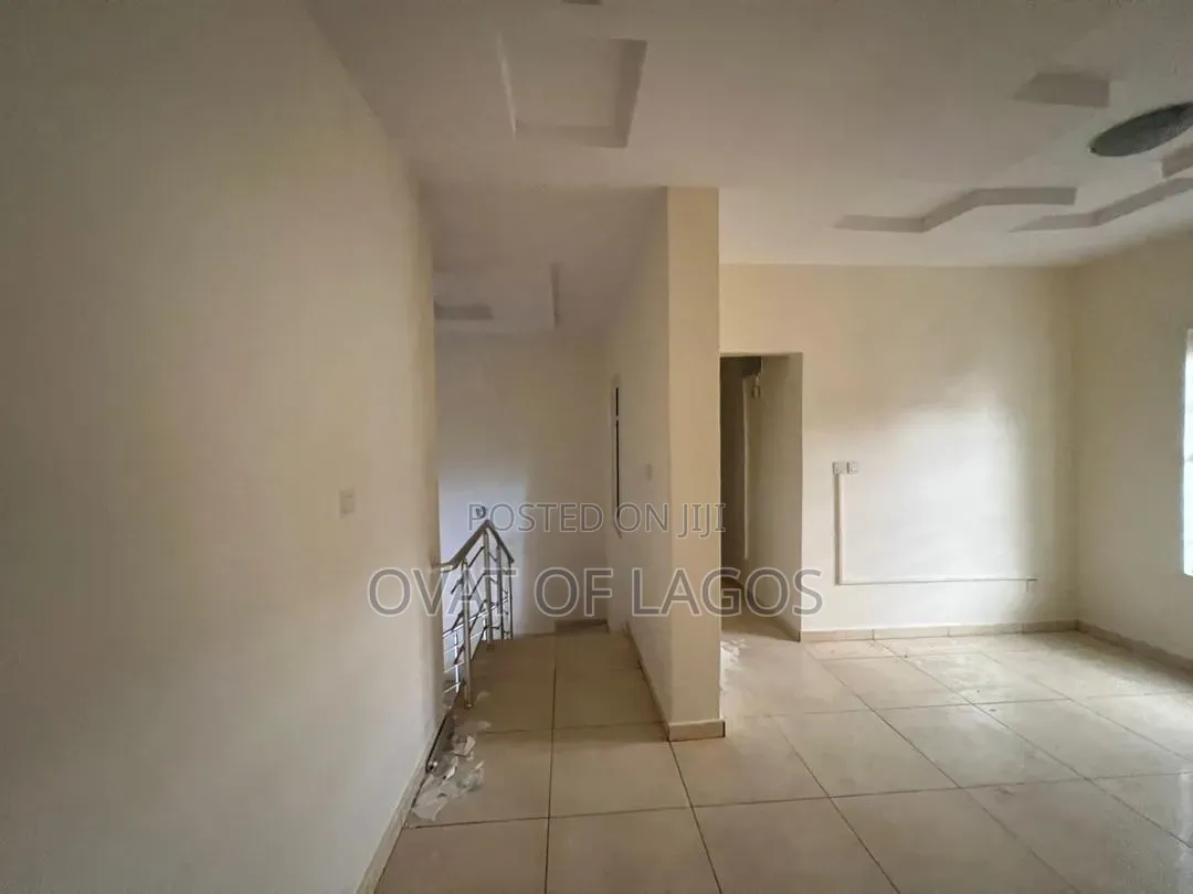 4bdrm Duplex in Ikota for sale