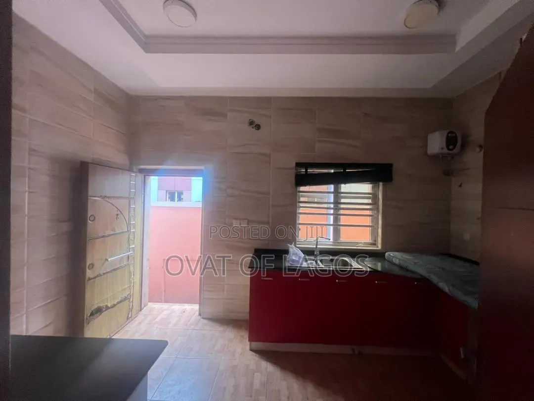 4bdrm Duplex in Ikota for sale