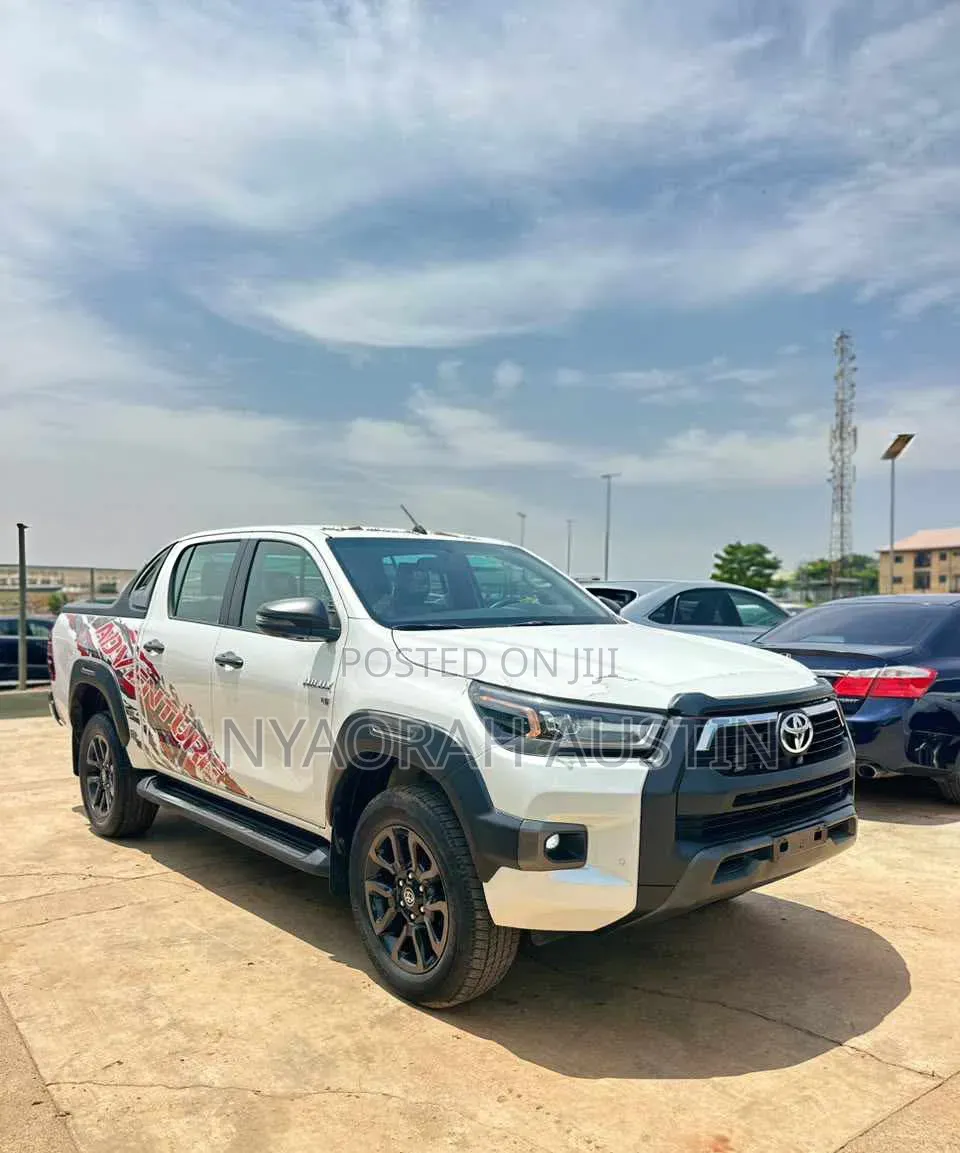 New Toyota Hilux 2025 White