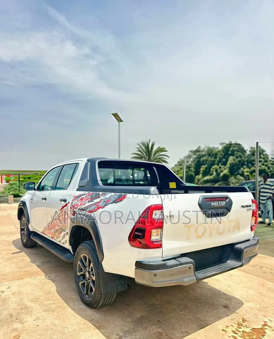 New Toyota Hilux 2025 White