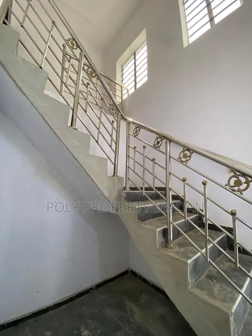 2bdrm Duplex in Oluyole Estate, Iwo Road for rent