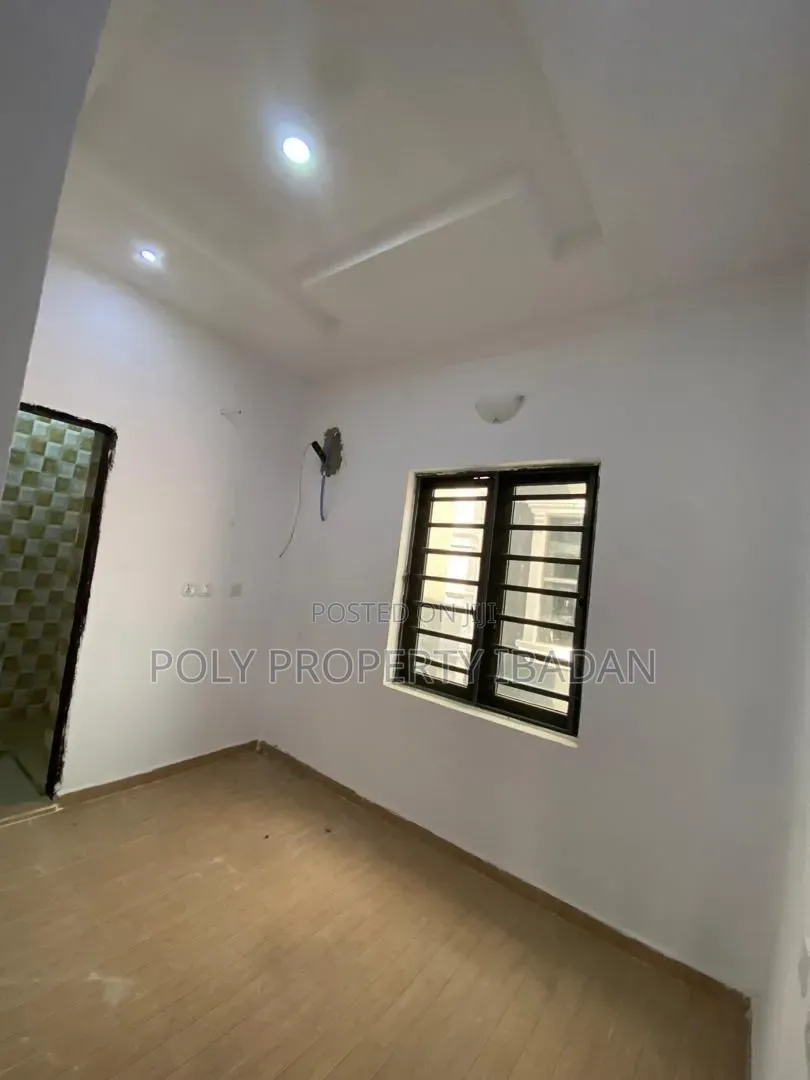 2bdrm Duplex in Oluyole Estate, Iwo Road for rent