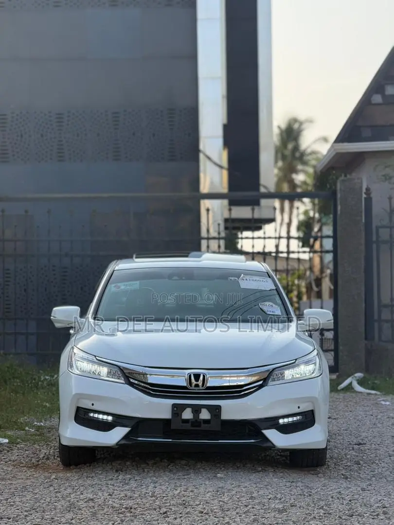 Honda Accord Touring V6 4dr Sedan FWD (3.5L 6cyl 6A) 2017 White