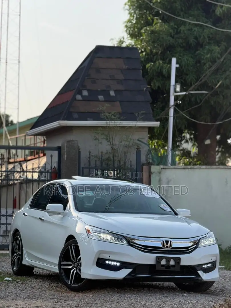 Honda Accord Touring V6 4dr Sedan FWD (3.5L 6cyl 6A) 2017 White