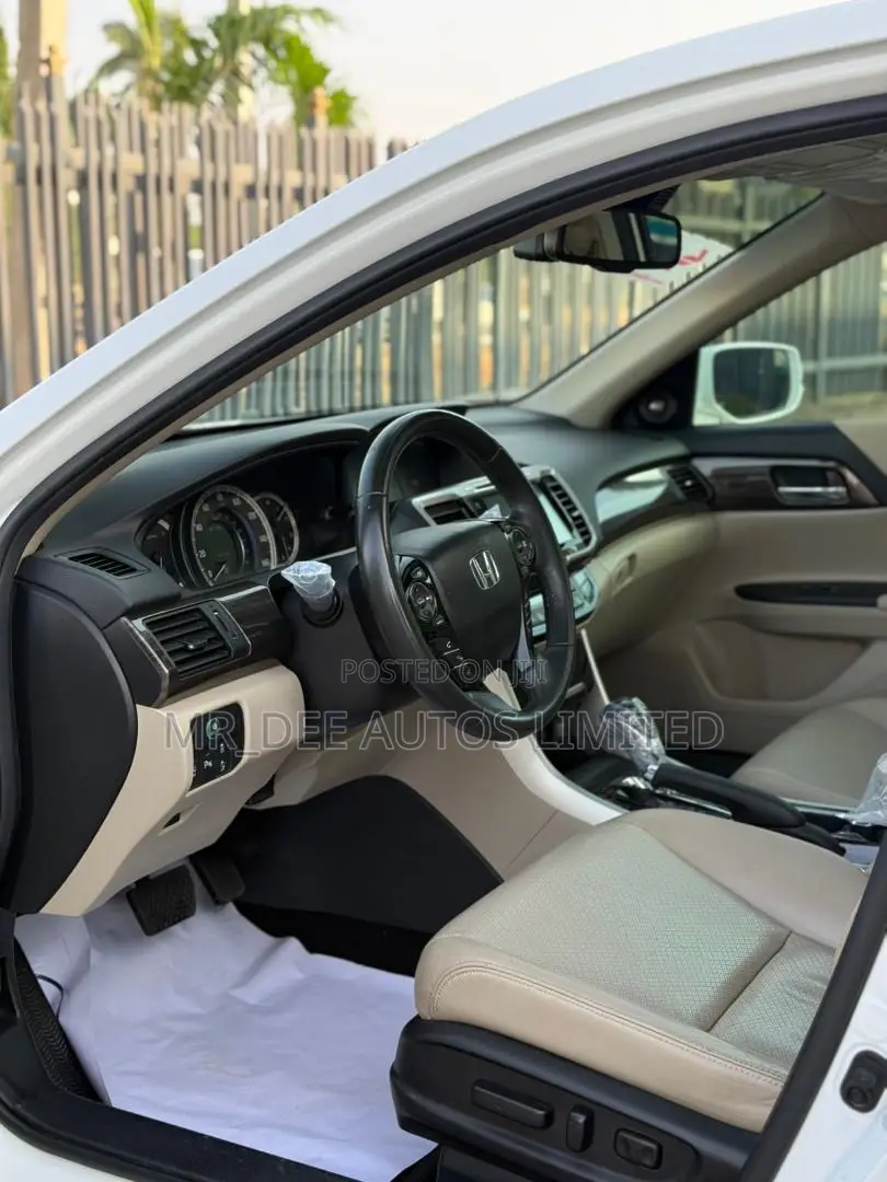 Honda Accord Touring V6 4dr Sedan FWD (3.5L 6cyl 6A) 2017 White
