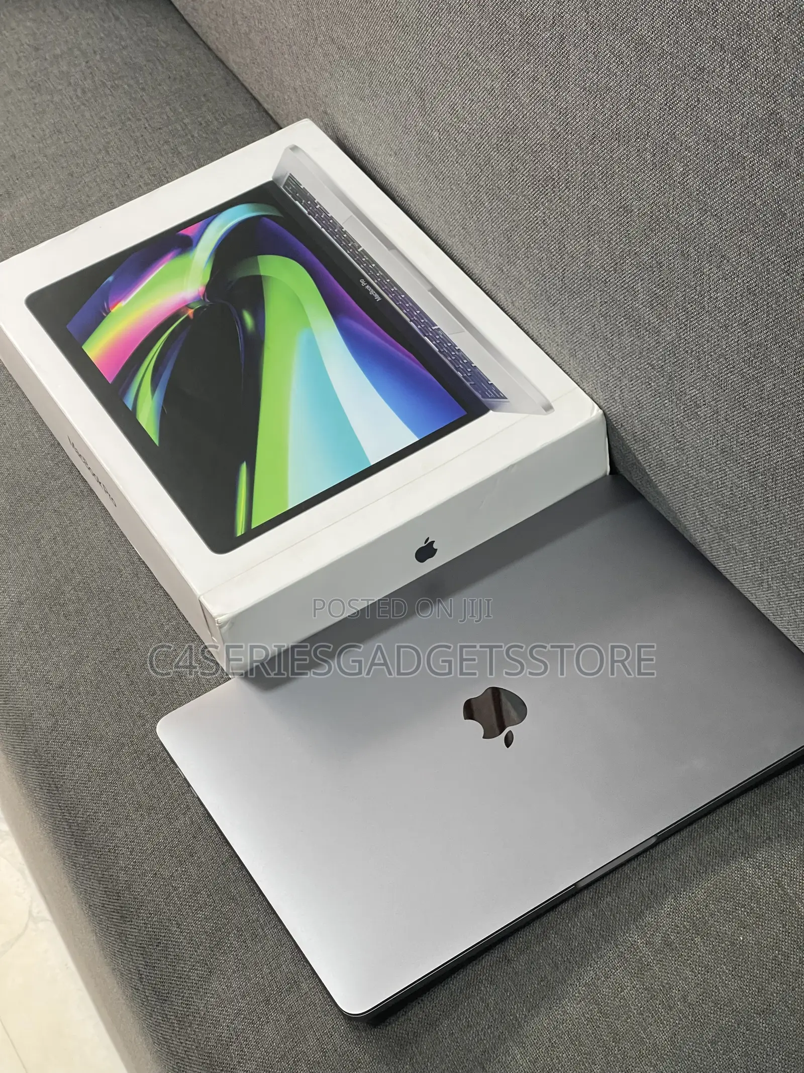Laptop Apple MacBook Pro 2022 M2 8GB Apple M2 SSD 256GB
