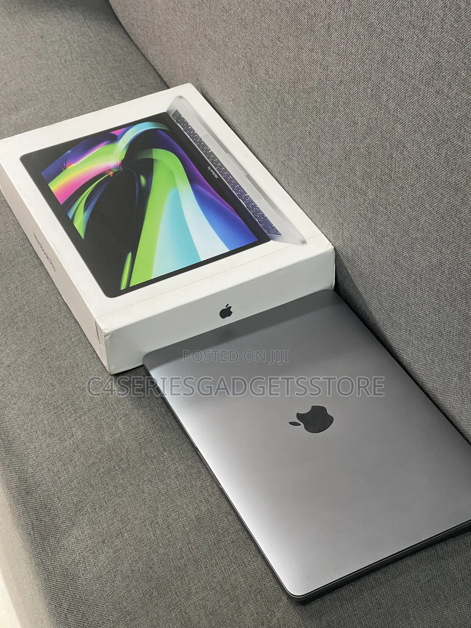 Laptop Apple MacBook Pro 2022 M2 8GB Apple M2 SSD 256GB