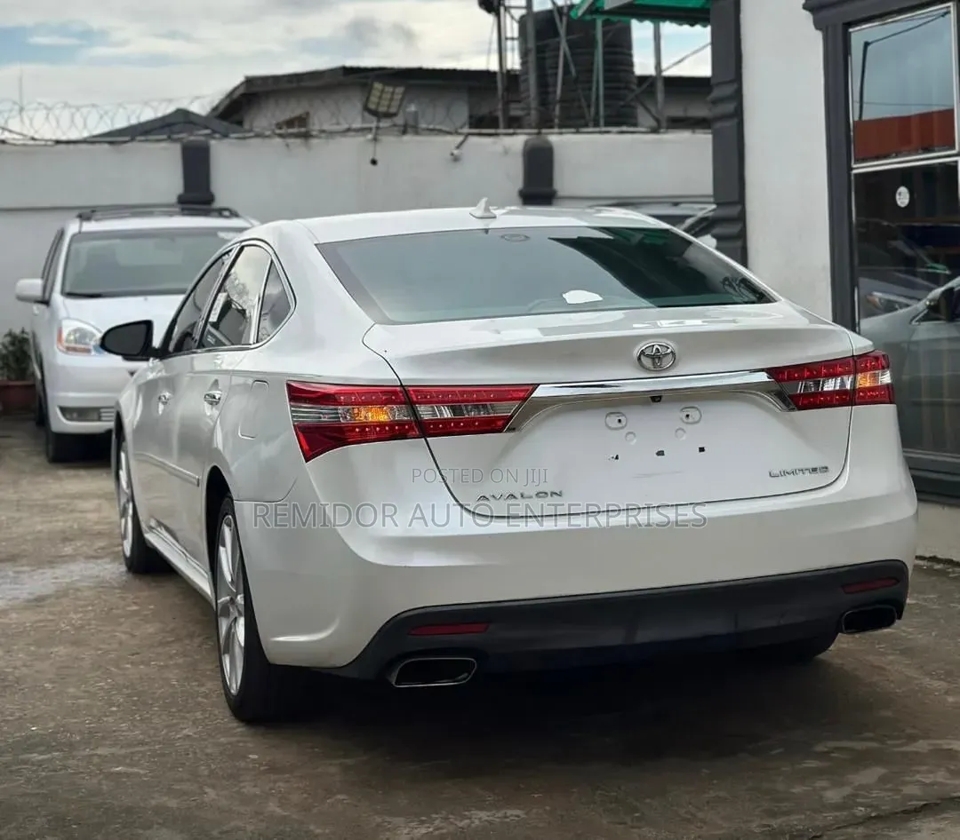Toyota Avalon XLE 4dr Sedan (3.5L 6cyl 6A) 2014 White