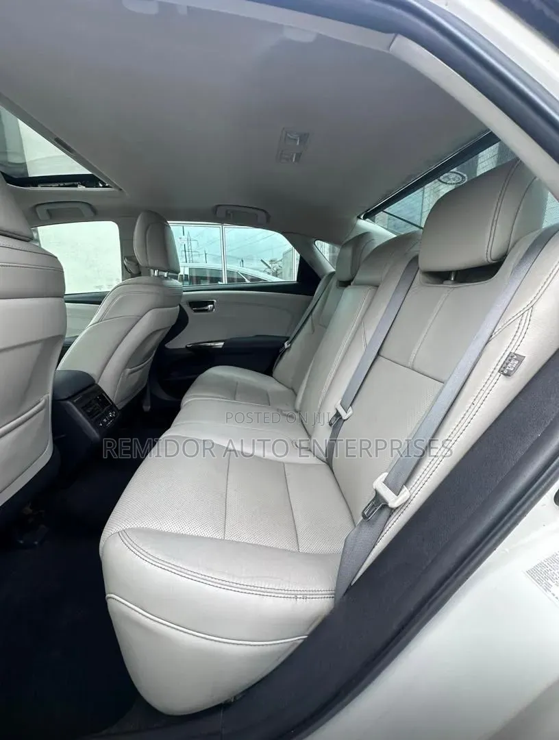 Toyota Avalon XLE 4dr Sedan (3.5L 6cyl 6A) 2014 White