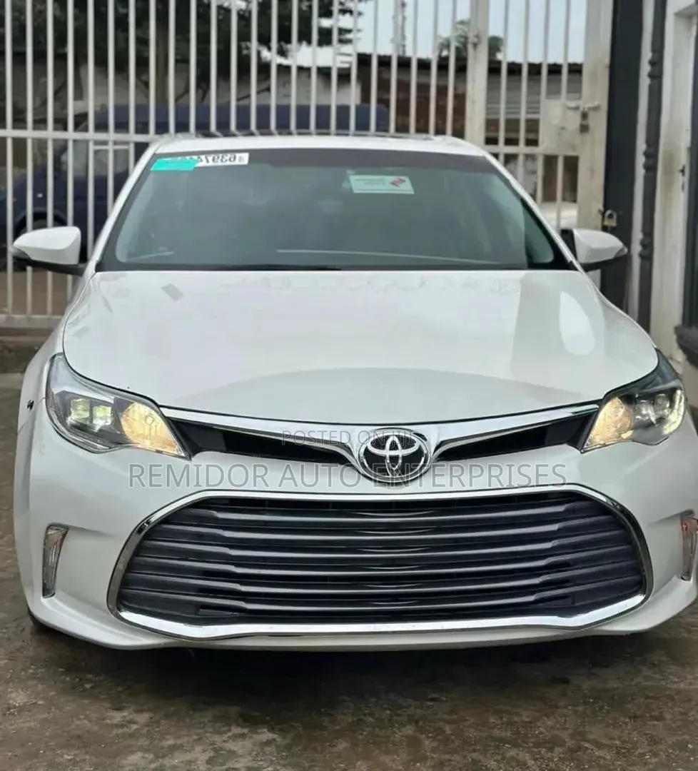 Toyota Avalon XLE 4dr Sedan (3.5L 6cyl 6A) 2014 White