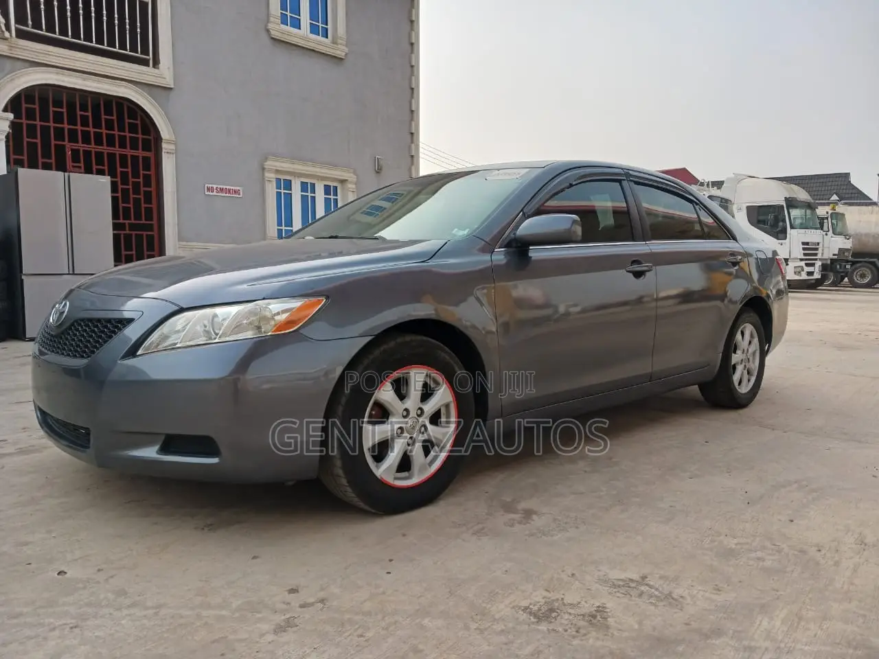Toyota Camry LE 4dr Sedan (2.5L 4cyl 6A) 2011 Gray
