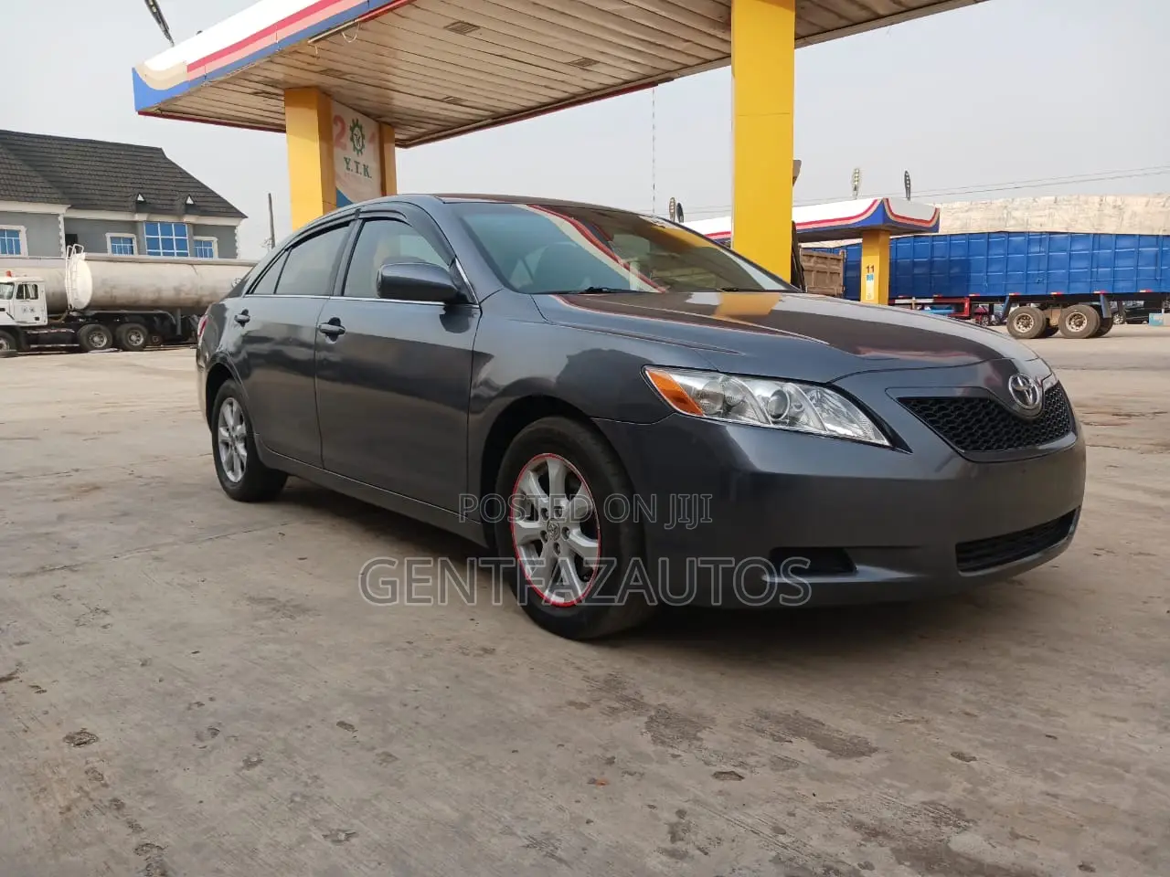 Toyota Camry LE 4dr Sedan (2.5L 4cyl 6A) 2011 Gray