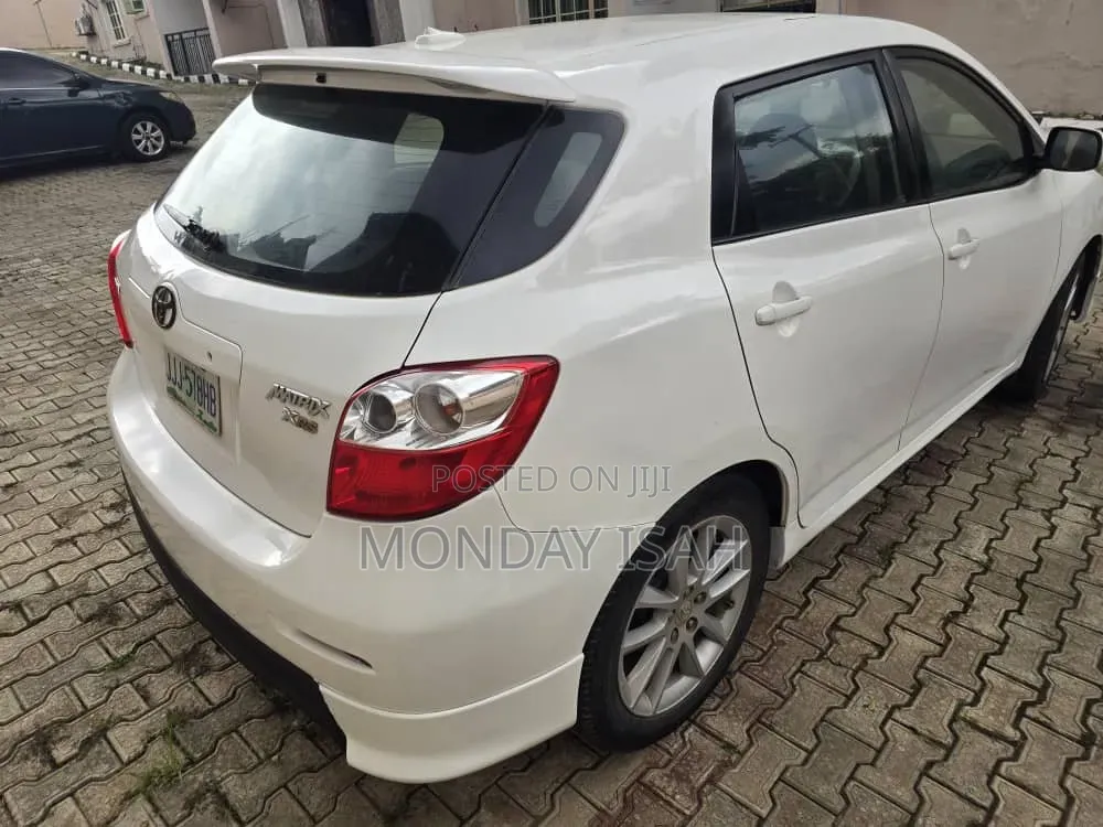 Toyota Matrix 2009 White