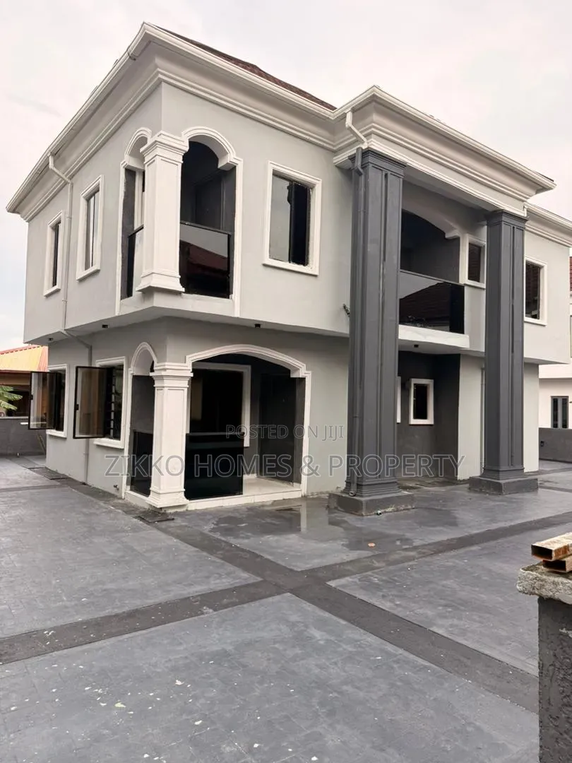 5bdrm Duplex in Sangotedo for sale