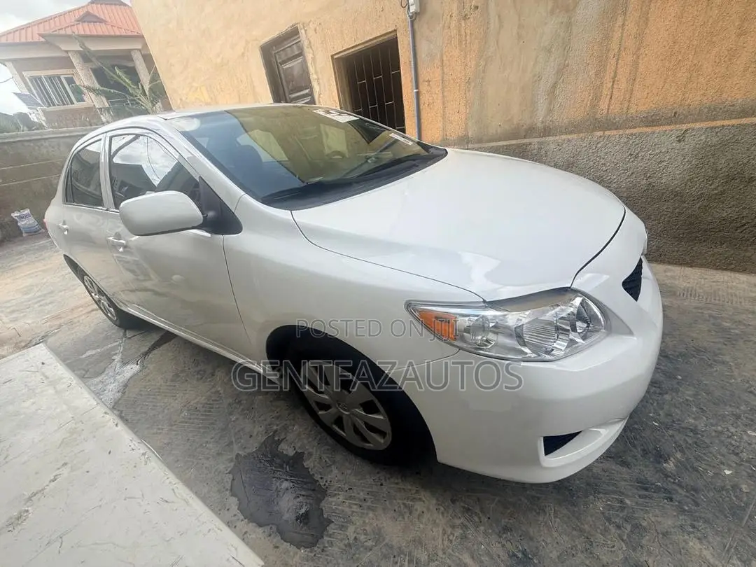 Toyota Corolla LE 4dr Sedan (1.8L 4cyl 4A) 2010 White