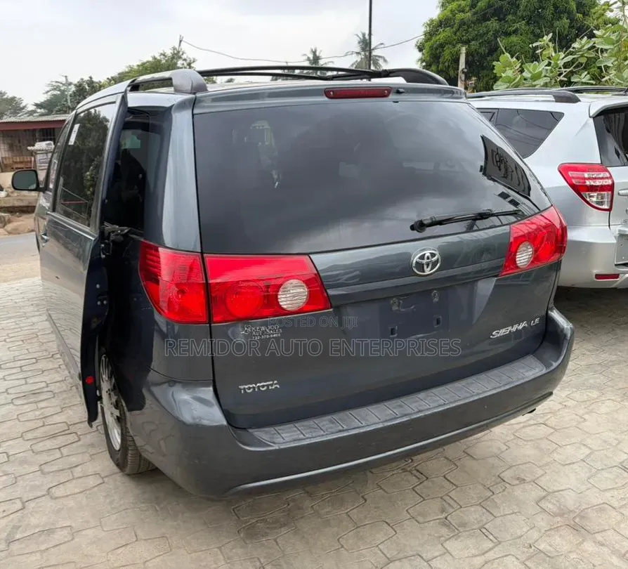 Toyota Sienna 2008 Silver