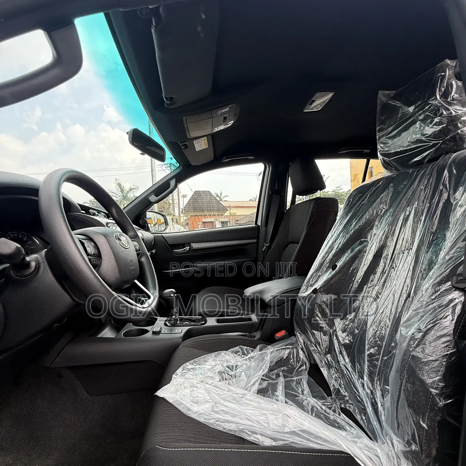 New Toyota Hilux 2025 White