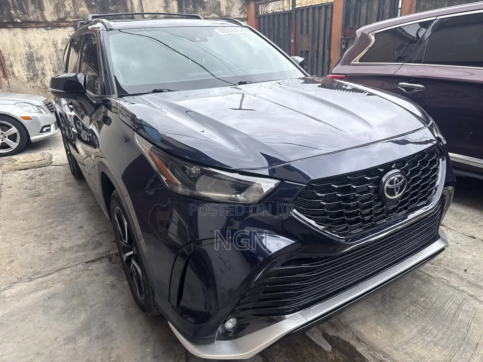 Toyota Highlander XSE 2021 Blue