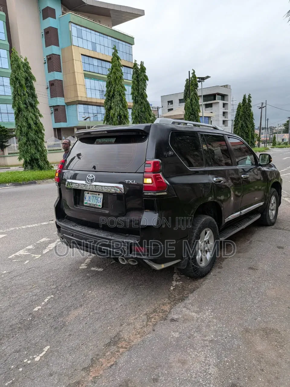 Toyota Land Cruiser Prado 2013 Black