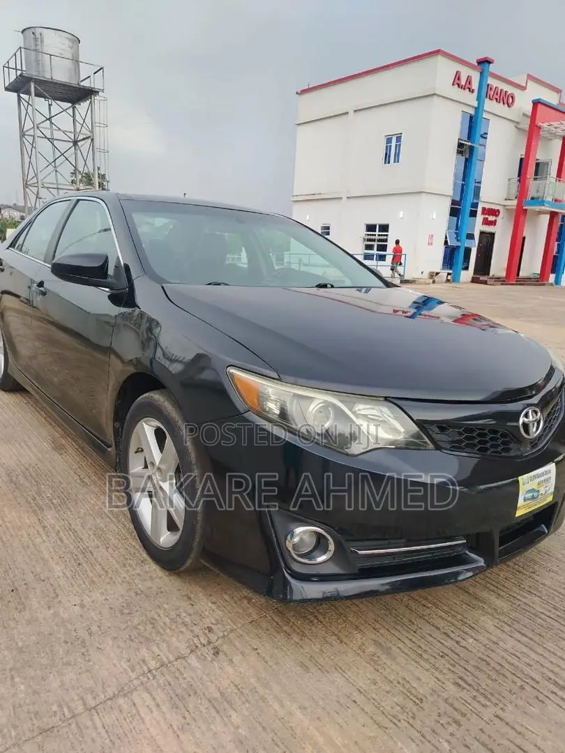 Toyota Camry SE 4dr Sedan (2.5L 4cyl 6A) 2013 Black