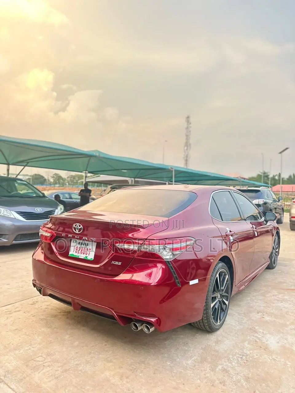 Toyota Camry XLE 4dr Sedan (2.5L 4cyl 6A) 2017 Red