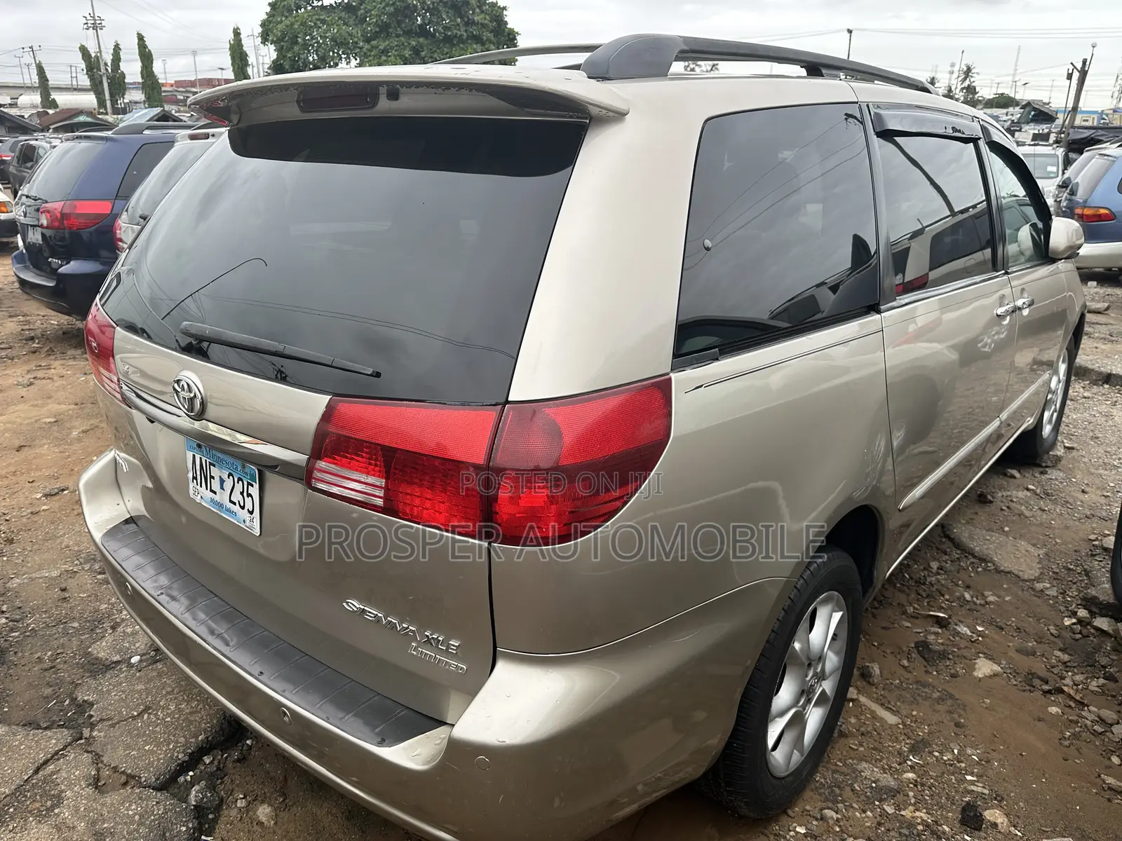 Toyota Sienna XLE AWD 2005 Gold