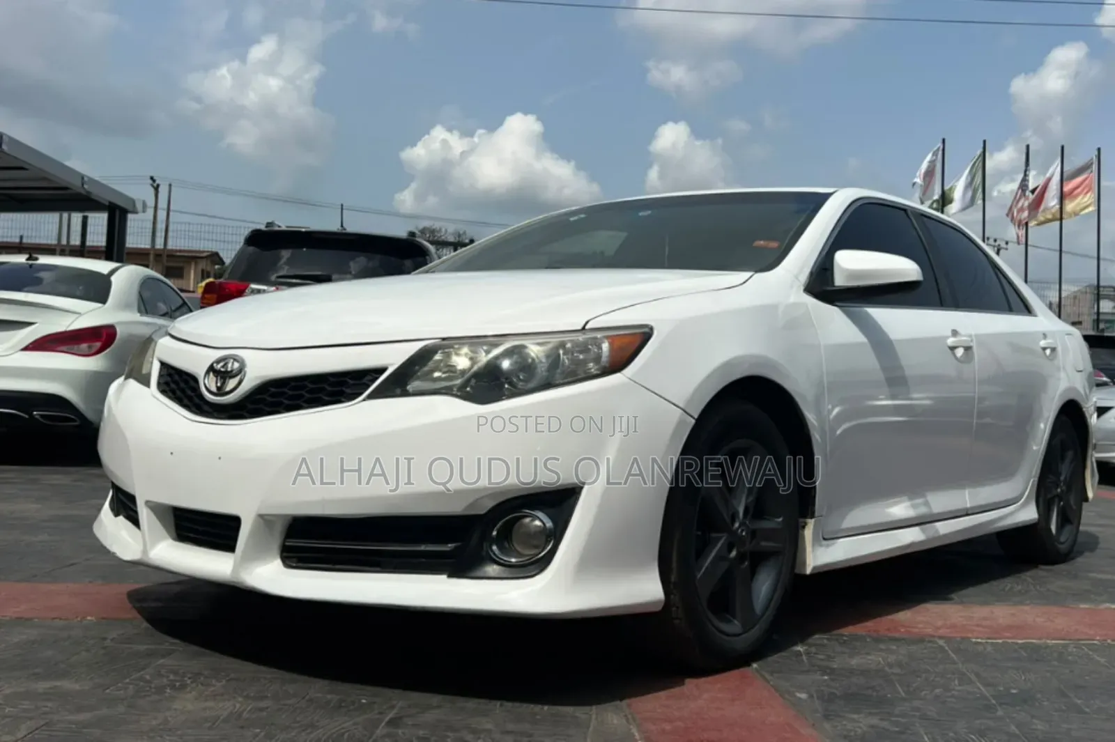 Toyota Camry SE 4dr Sedan (2.5L 4cyl 6A) 2013 Off white