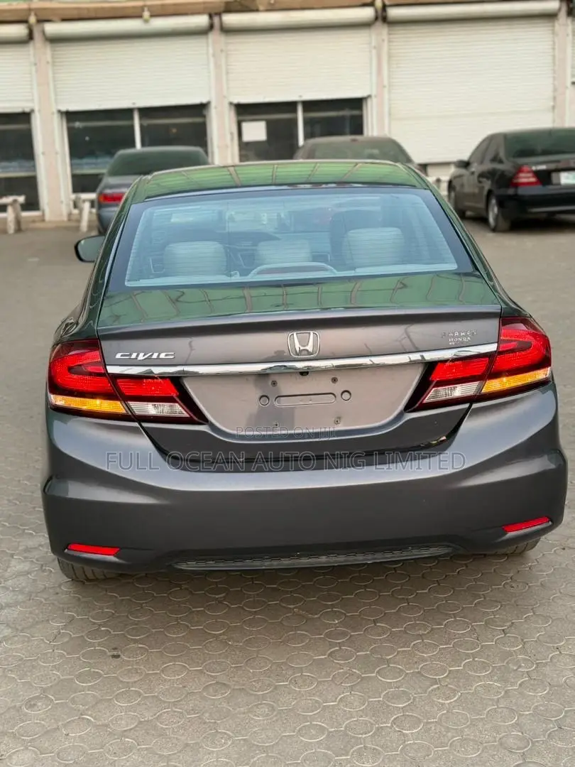Honda Civic EX-L w/Navigation 4dr Sedan (1.8L 4cyl CVT) 2015 Gray