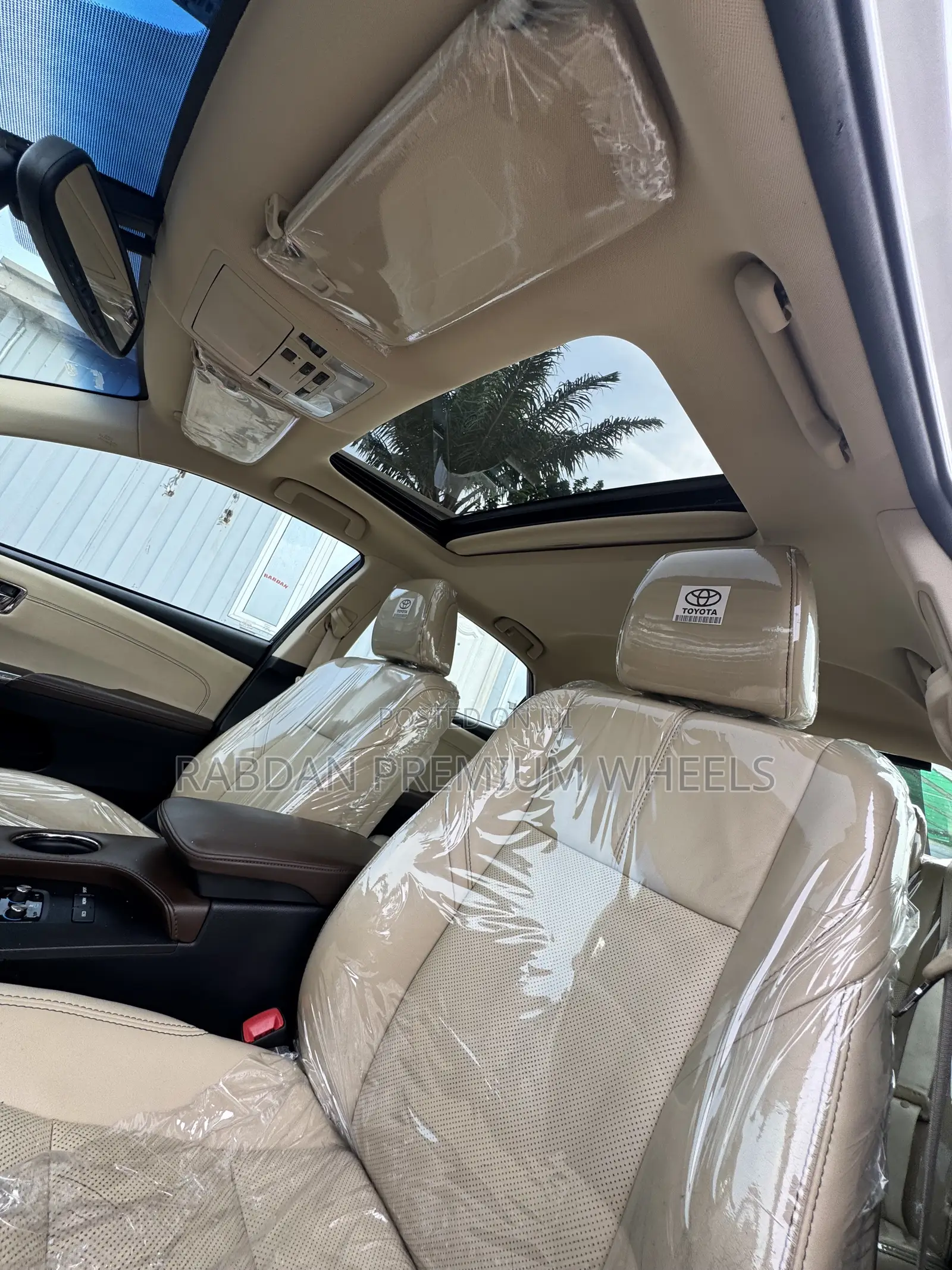 Toyota Avalon Limited 4dr Sedan (3.5L 6cyl 6A) 2014 White