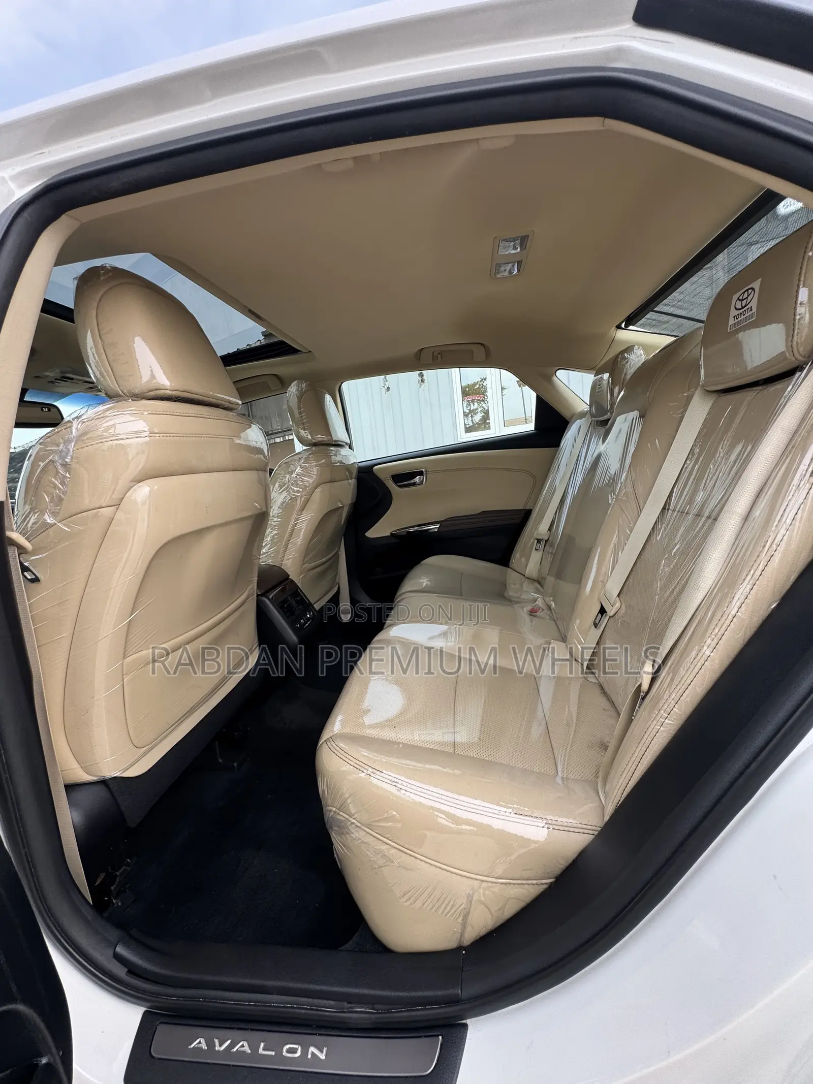 Toyota Avalon Limited 4dr Sedan (3.5L 6cyl 6A) 2014 White