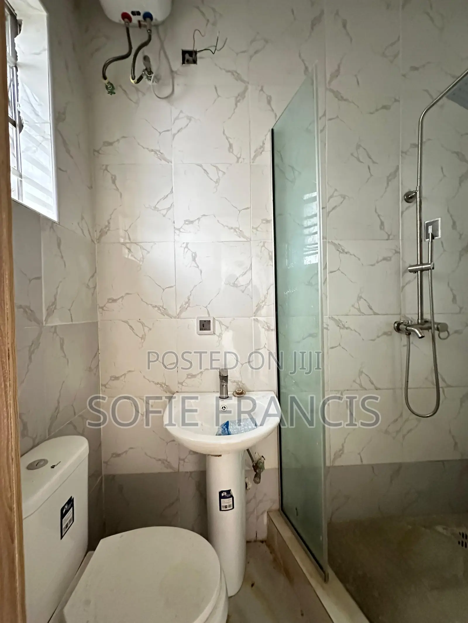 Mini Flat in Ikota, VGC / Ajah for rent