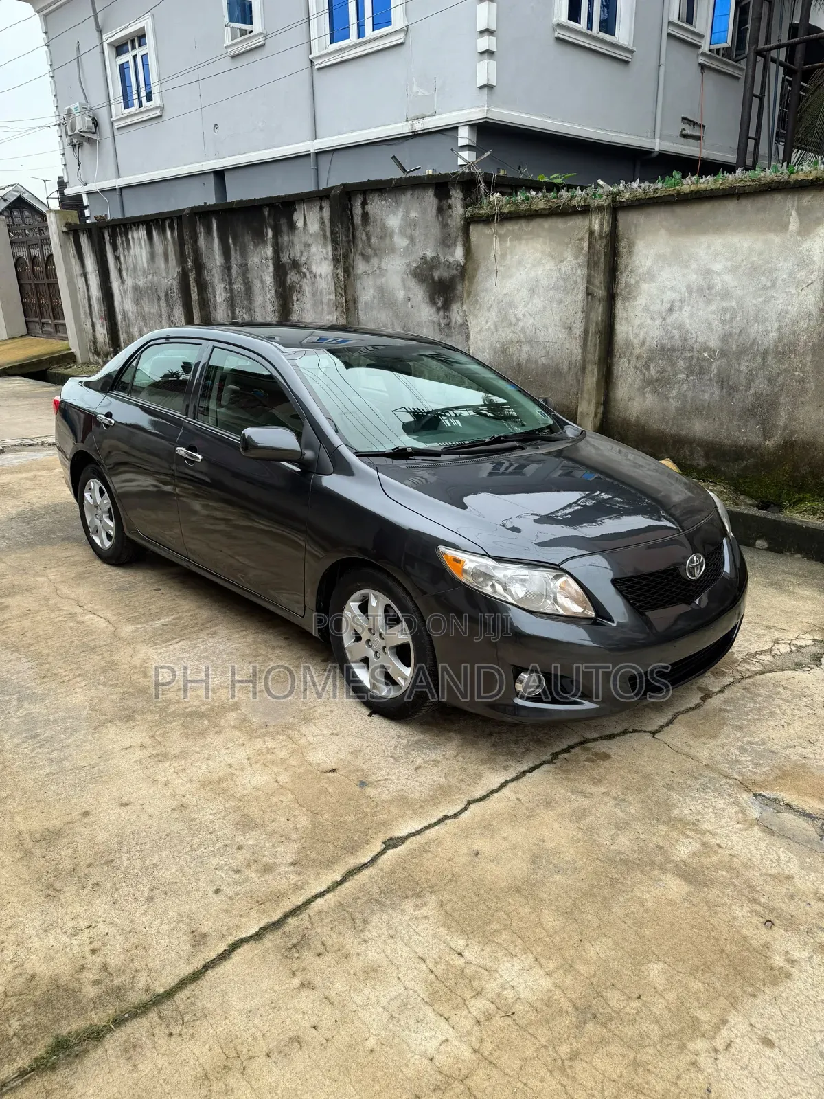 Toyota Corolla Base 4dr Sedan (1.8L 4cyl 5M) 2010 Black