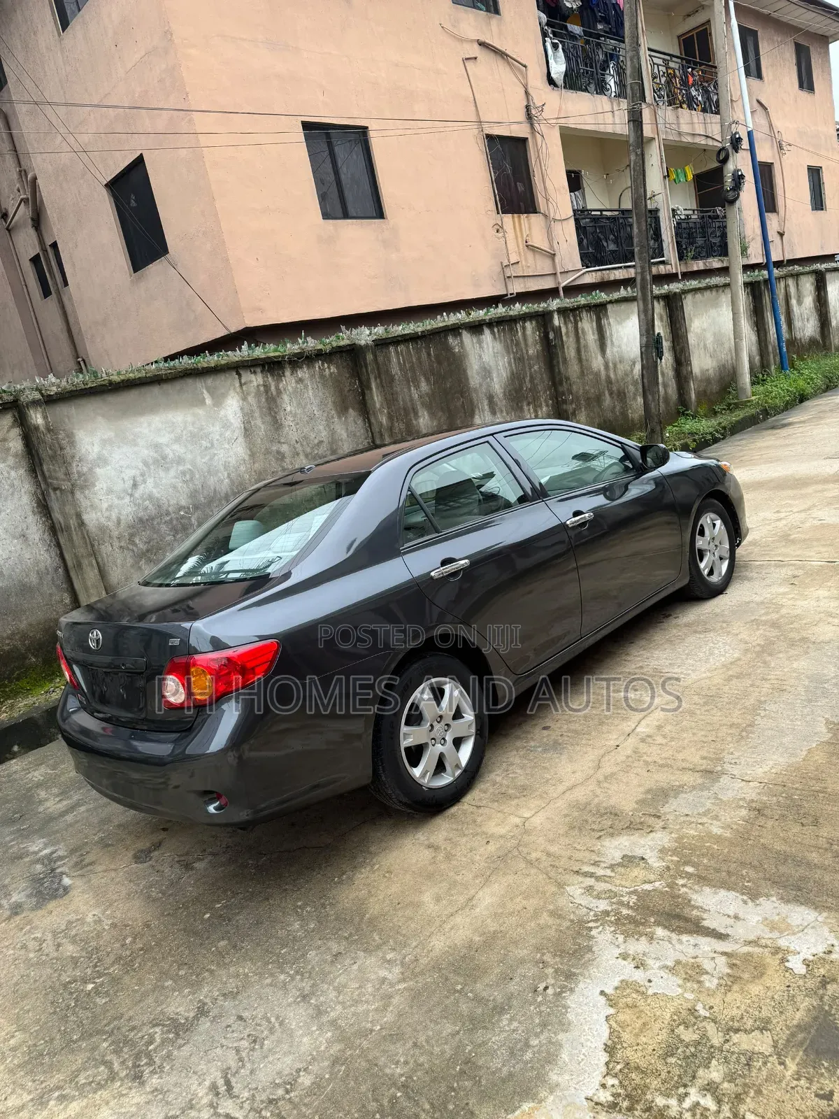 Toyota Corolla Base 4dr Sedan (1.8L 4cyl 5M) 2010 Black