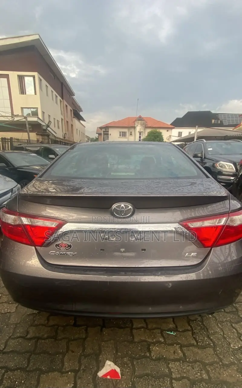 Toyota Camry LE 4dr Sedan (2.5L 4cyl 6A) 2017 Beige