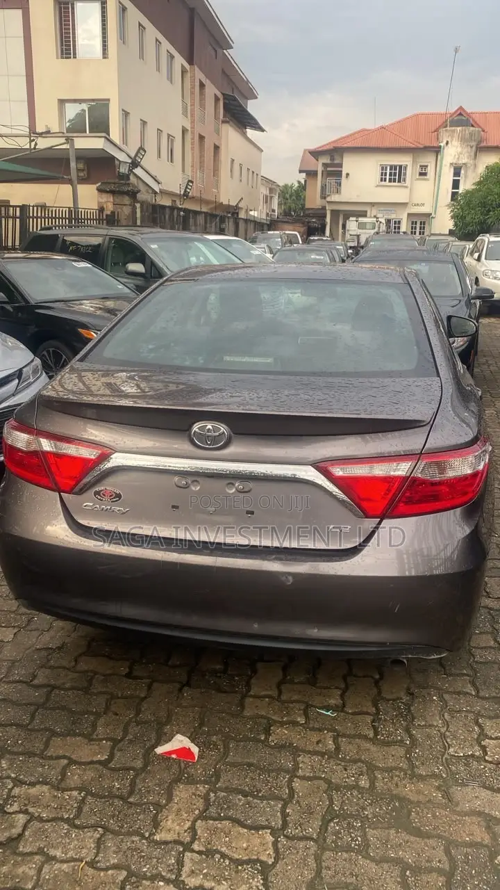 Toyota Camry LE 4dr Sedan (2.5L 4cyl 6A) 2017 Beige